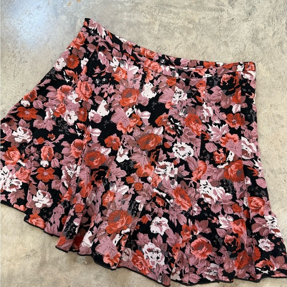 Floral Flouncy Mini Skirt - Picture 3 of 6